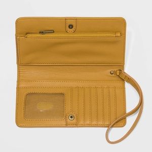 Universal Thread Bifold Wallet in Gold